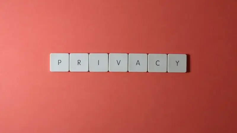 Red keyboard with privacy keys for the Umingle ban fix guide